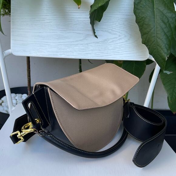 ☘️ YUZEFI CURVED STRUCTURED DORIS BAG IN BEIGE - Picture 11 of 17